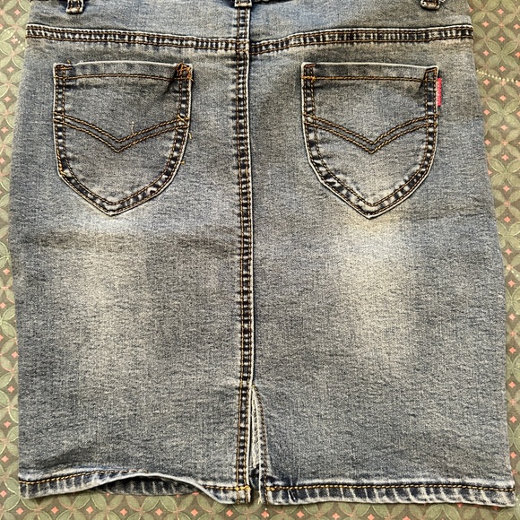 Denim button up skirt - Picture 3 of 4
